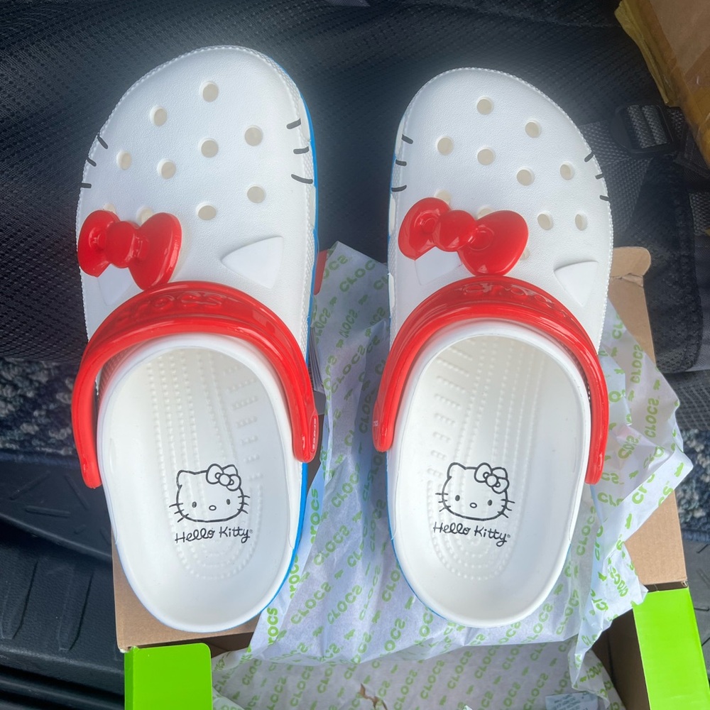 Hello Kitty Crocs